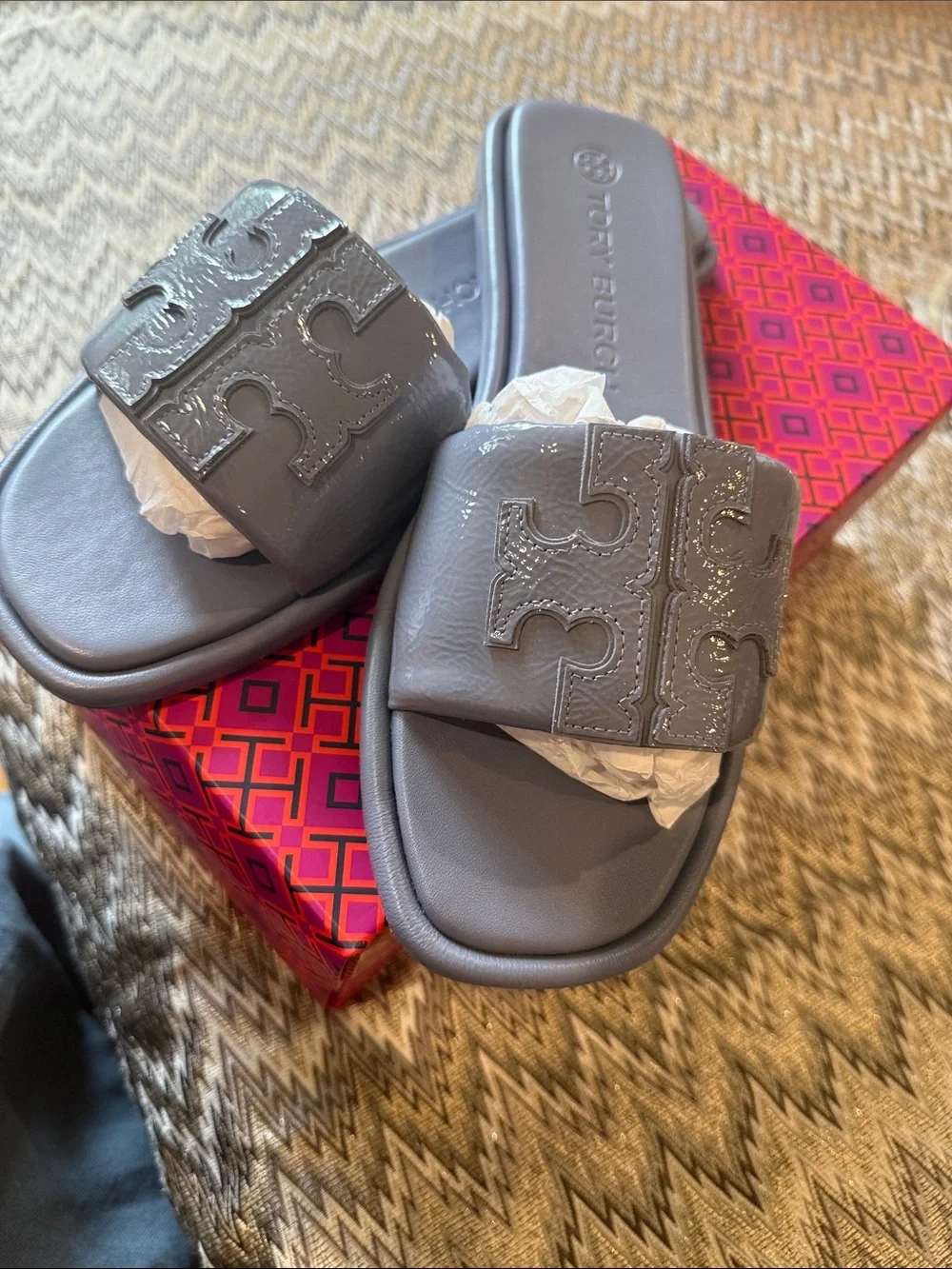 Tory Burch womens spring lotus Logo Patent double T size 10.5 NWTGS